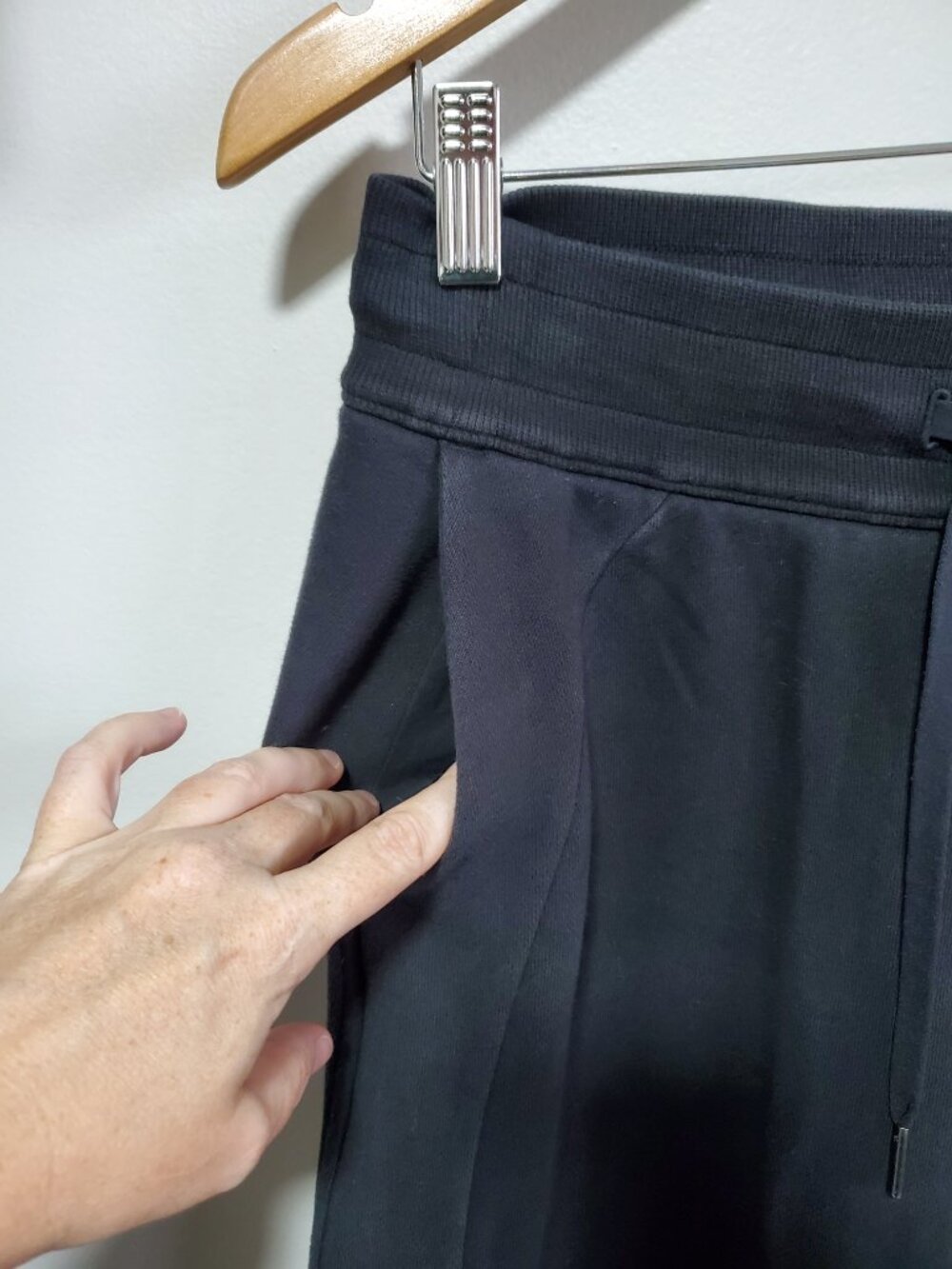 LULULEMON Scuba Mid-Rise Wide-Leg 30" Track Pant Black Sz 6 Full Length Fleece - Picture 4 of 12